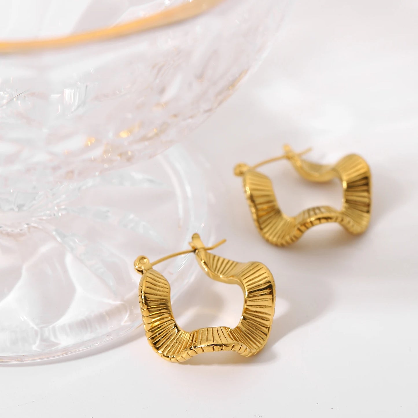 18K Gold Plated Stainless Steel Hoop Earrings For Women Creative Unique Wavy Shaped Circle Earrings Jewelry