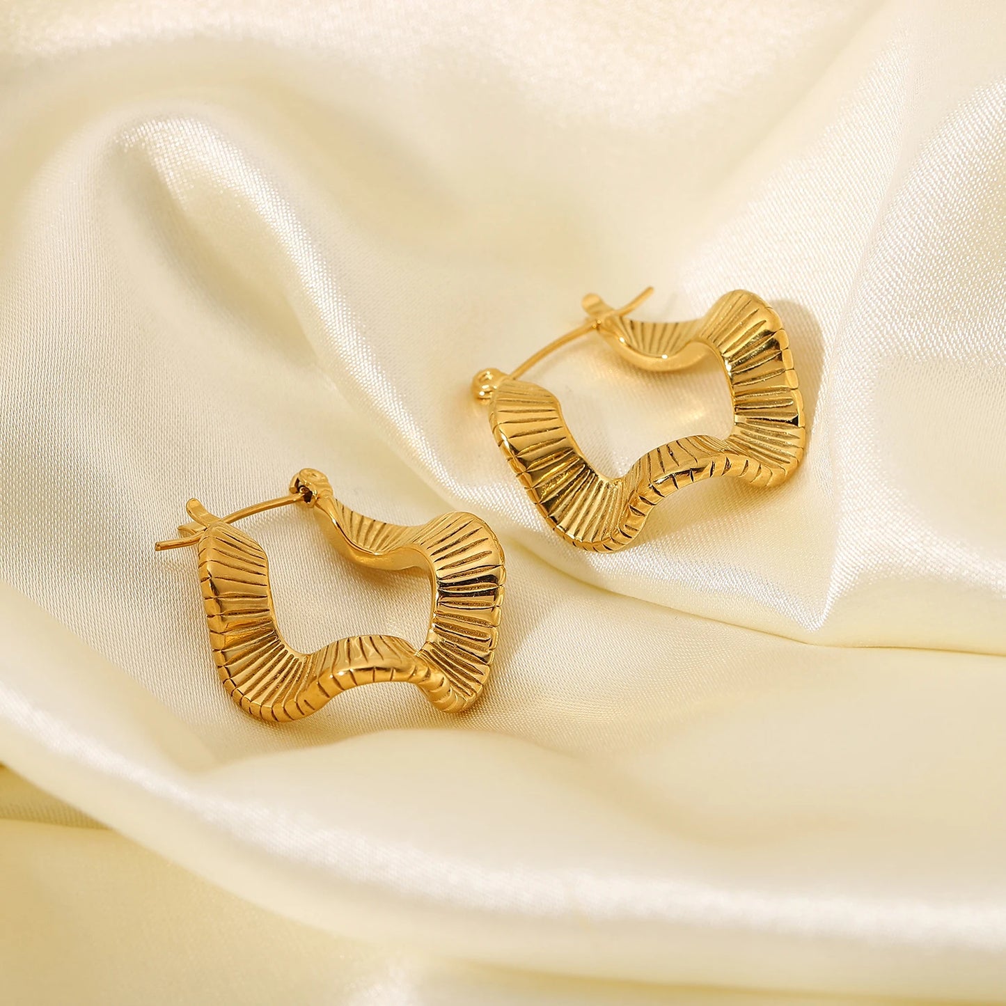 18K Gold Plated Stainless Steel Hoop Earrings For Women Creative Unique Wavy Shaped Circle Earrings Jewelry