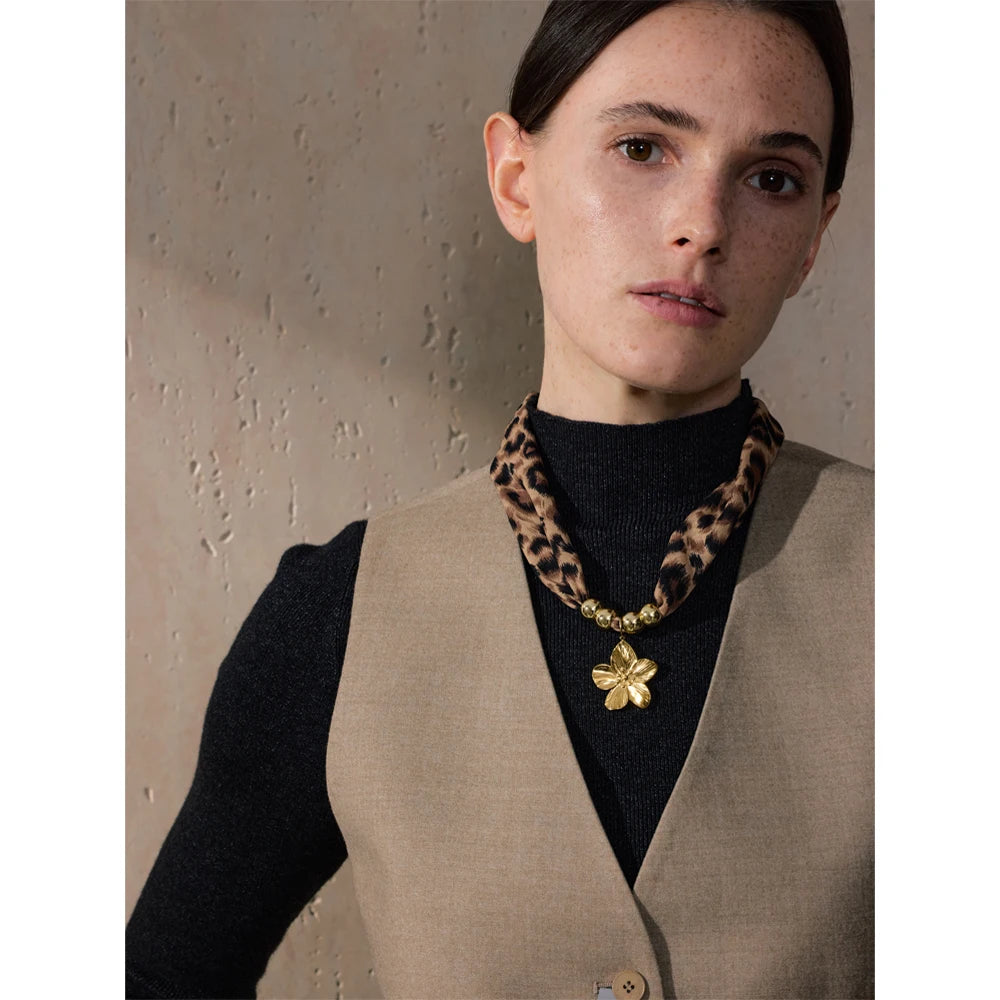 Yhpup Fall Winter New Style Fashion Leopard Polyester Cloth Trendy Sun Flower Pendant Necklace for Women Jewelry Accessories