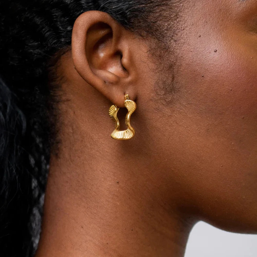 18K Gold Plated Stainless Steel Hoop Earrings For Women Creative Unique Wavy Shaped Circle Earrings Jewelry