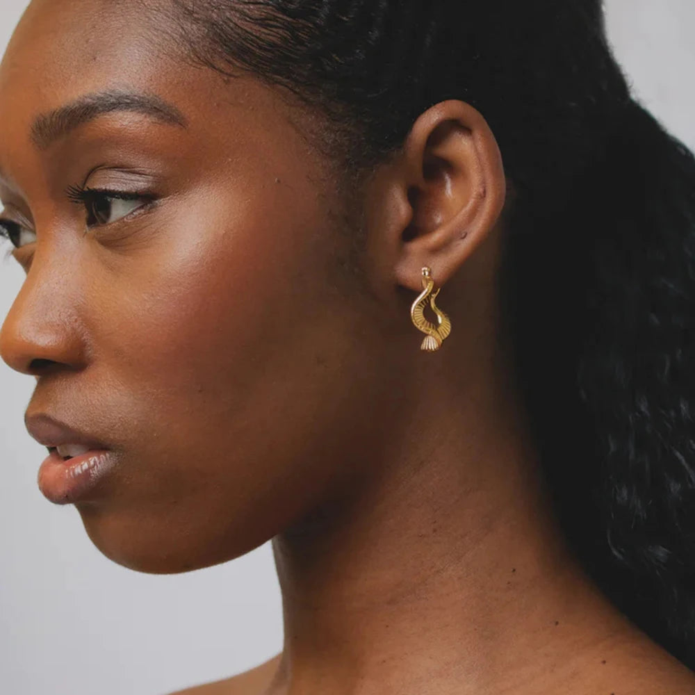 18K Gold Plated Stainless Steel Hoop Earrings For Women Creative Unique Wavy Shaped Circle Earrings Jewelry